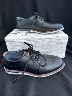 Nordstrom Rack Boy’s Black Perforated Lace-Up Casual Shoe Sz. 13M